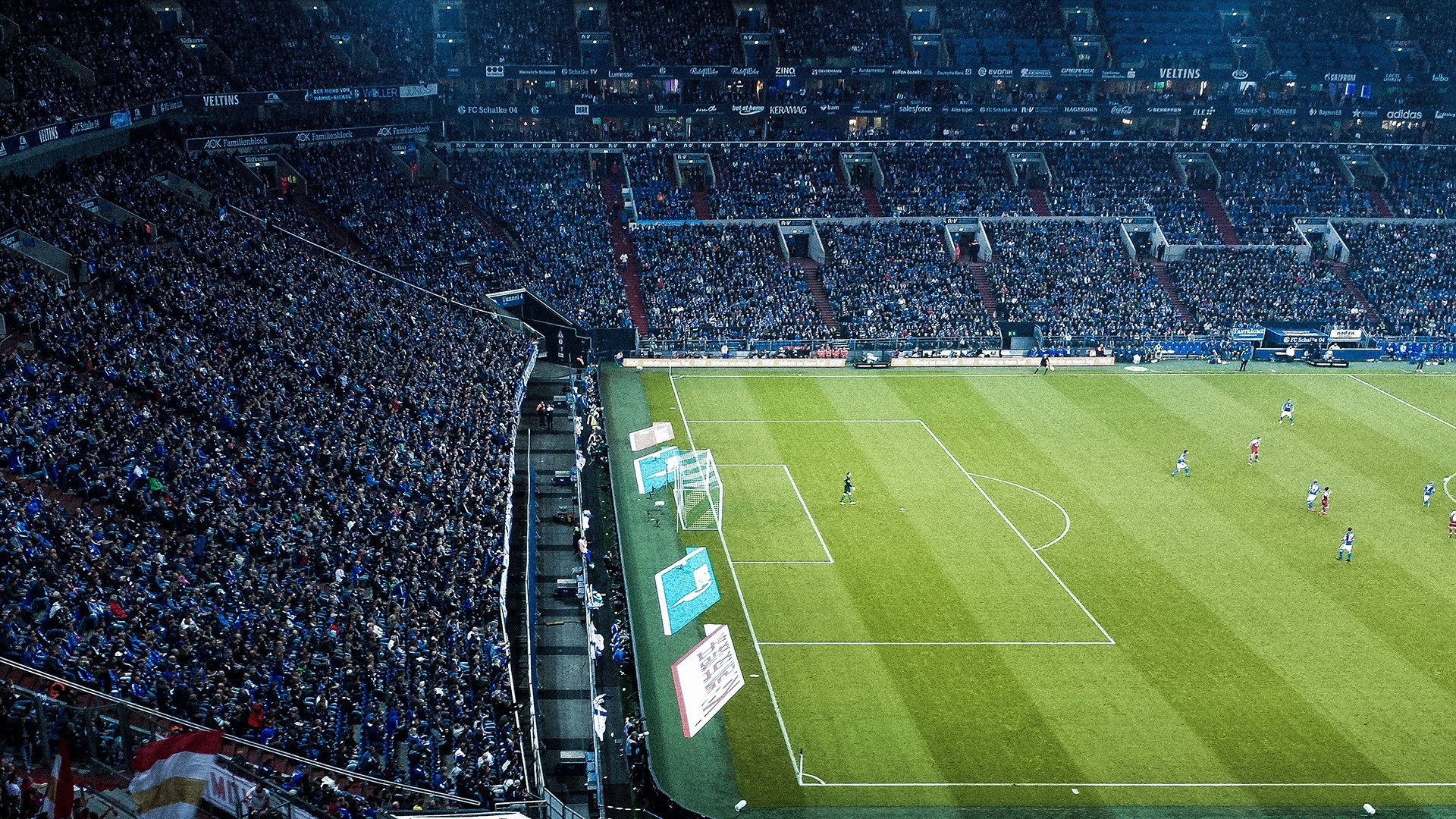 足球多语言解说团队服务外籍观众需求，英文足球解说常用词汇